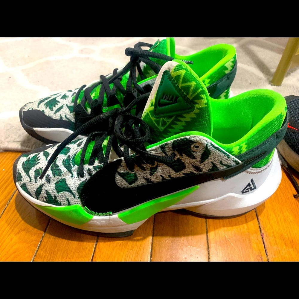 Mens sneakers. Worn 2 times. Great condition